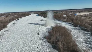 Водолази-піротехніки провели підрив крижин у руслі річки Десна