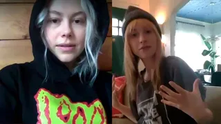 Phoebe Bridgers chatting to Hayley Williams from Paramore