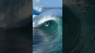 The locals of Teahupo’o doing what they do best 👍