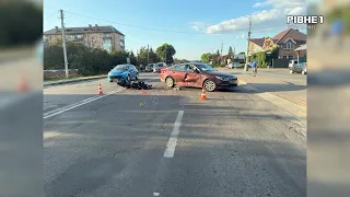 ДТП на Рівненщині: у Сарнах зіткнулися легковик та мотоцикл