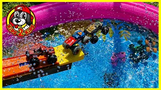 Monster Jam Toys 💦 COLOR CHANGE Trucks Downhill Water Race! (20 trucks & 3 Splash Challenge)