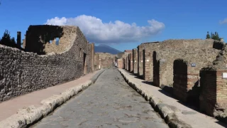 Exploring the ancient city of Pompeii