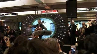 Cellist Yo-Yo Ma performs 'Hallelujah,' crowd sings along
