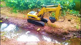 Extreme Dangerous Heavy Equipment Excavator Operator Skills & River Crossing Excavator Driving / rc