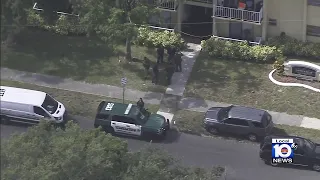 Robbery detectives investigating after 2 shot in Lauderdale Lakes, BSO says