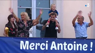 Mâcon : Antoine Griezmann ovationné par ses admirateurs après la Coupe du monde de football