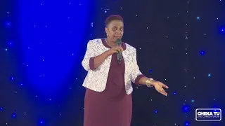 Mama Mawigi kwenye stage| Relationship Edition| CHEKA TU