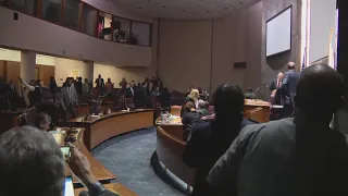 Lights shut off during immigration chaos at Chicago City Council special meeting