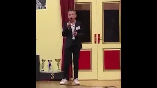 UN TALENTUEUX CHANTEUR DE 12 ANS !