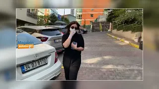 NUR YERLİTAŞ'IN CENAZESi EVDEN BÖYLE ÇIKARILDI! SİBEL CAN VE EBRU GÜNDEŞ'İN ZOR ANLARI