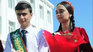 Руководство ряда школ Туркменистана заказало выпускникам портрет президента и ковер в качестве подар