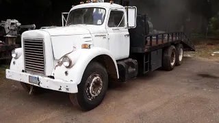 5312 1965 International 190 S/A Flatbed Truck