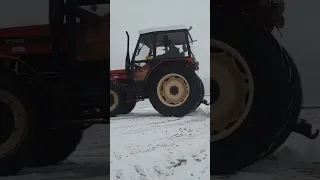 Zetor 7745 export France - drifty na sněhu