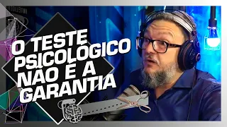 É FÁCIL TER UMA ARMA? - BENE BARBOSA | Cortes do Inteligência Ltda.