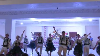 Зразковий аматорський хореографічний колектив "Слов'яночка"- молдавський танець "Букурія"