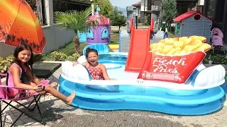 Elif Öykü ve Masal Otele Gidiyor Çok Şaşırıyor! Kids pretend play at the family hotel pool