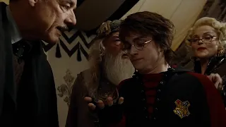 Гарри Поттер выбирает дракона на первое испытание Турнира Волшебников / Гарри Поттер и Кубок огня