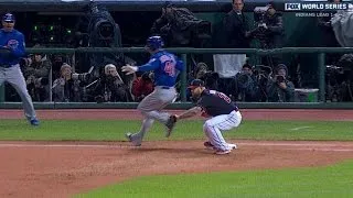 WS2016 Gm2: Contreras hustles to reach on error