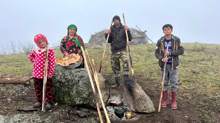 IRAN Nomads! Baking Tandoori Breads, Making Hand Sticks and Gathering Firewood