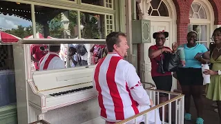 The Mainstreet Pianist playing at Casey's corner