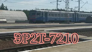 Электропоезд ЭР2Т-7210 сообщением #6002 Фенольная-Святогорск прибывает на станцию Святогорск