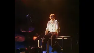 PHIL COLLINS - In the air tonight (live in Nîmes 1990)