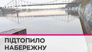 Рівень води у Дніпрі піднявся: на Подолі затопило набережну