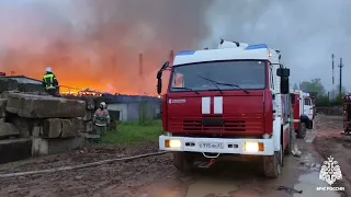 Ликвидация пожара на кирпичном заводе в Смоленске