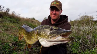 PIKE FISHING - Deadbaiting for big pike on the river