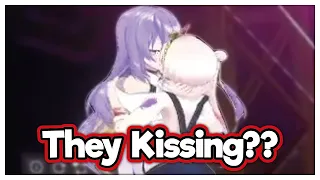 Iofi and Moona kiss in 3D. Meanwhile Risu...