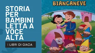 Storia di Biancaneve per bambini: libro sfogliato e letto a voce alta