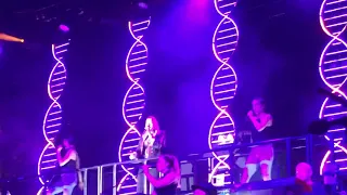 Anastacia-intro+left outside alone (Brescia-Italy)