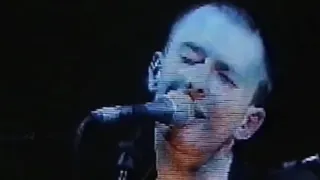Radiohead - Climbing Up The Walls (Live at Glastonbury 1997)
