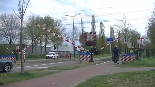 Spoorwegovergang Nuenen//Dutch Railroad Crossing