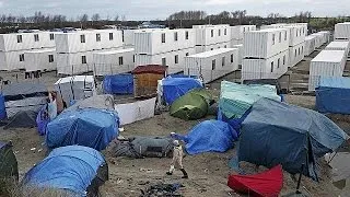 Кале: мігрантів з наметів переселяють до тимчасових осель