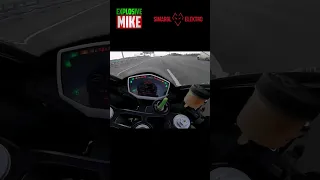 Валит на все деньги, на электро мотоцикле ENERGICA EGO 🤯