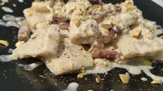 Paccheri con burrata pistacchi e guanciale