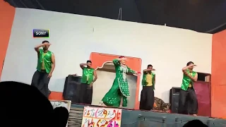 Stage per is ladki ki dance kerte waqt salwar utar gayi