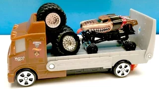 MONSTER MUTT Monster Jam Travel Treads Hauler