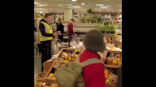 FLASHMOB IN GROCERY STORE - Opera Singer doing a flashmob