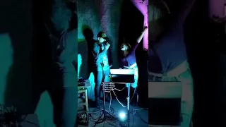 curtindo e cantando feliz da vida com meu amigo Sales amigos são para sempre