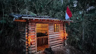 Build a cozy and warm wooden shelter||Solo camping-Bushcraft