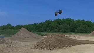 TRAXXAS X MAXX and ARRMA GORGON STEP UP JUMP