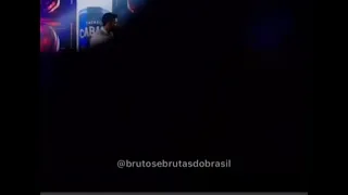 Gustavo Lima alterando a letra da música do Leonardo, na live cachaça cabaré