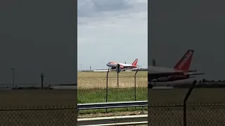 Easyjet a320 landing at Paris Charles de Gaulle