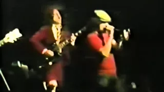 AC/DC - Hells Bells live at Tokyo 81 (better audio)