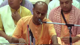 Jai Sachinandan Prabhu Singing Hare Krishna Maha Mantra | Namotsava Kirtan Festival