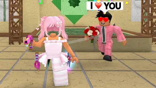 I Met a CREEPY FAN, AND He Had A CRUSH On Me in Roblox Murder Mystery 2..