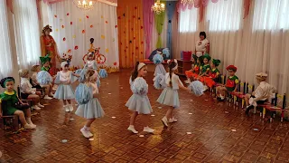 "Танець Краплинок" з дитячому садку (середня група)
