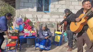 Nos fuimos hasta RANCHO LAS PALOMAS a cantarle las mañanitas a doña BENITA HERNANDEZ, el 10 de mayo